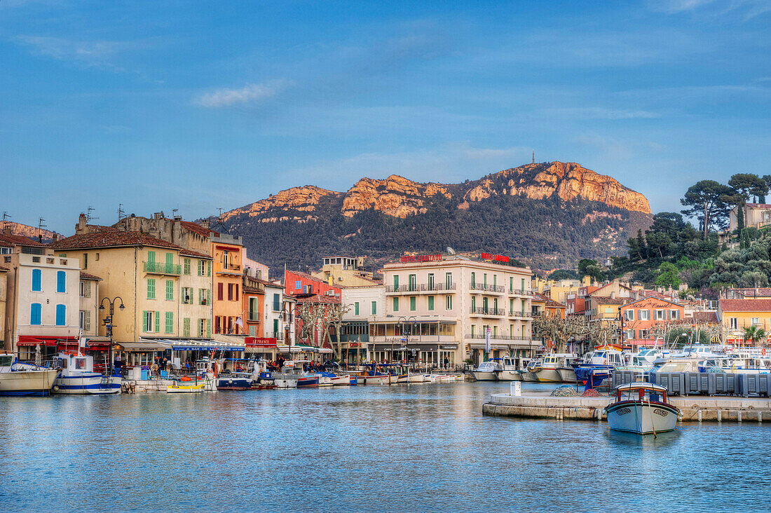Harbour, Cassis, Alpes-Maritimes, Provence-Alpes-Cote d'Azur, France