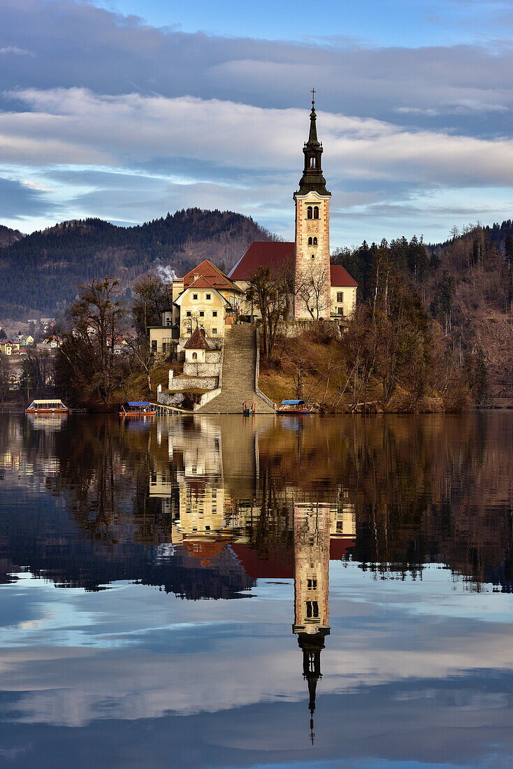 Lake Bled at dawn with Santa Maria Church (Church of Assumption), Gorenjska, Julian Alps, Slovenia, Europe