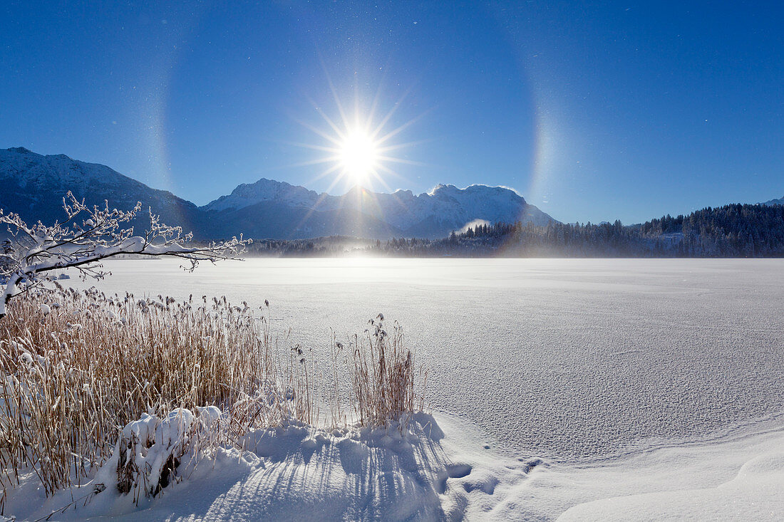 Halo (rainbow effect produced by frost mist in the air), winter landscape at Barmsee, view to Soiern range and Karwendel range, Bavaria, Germany