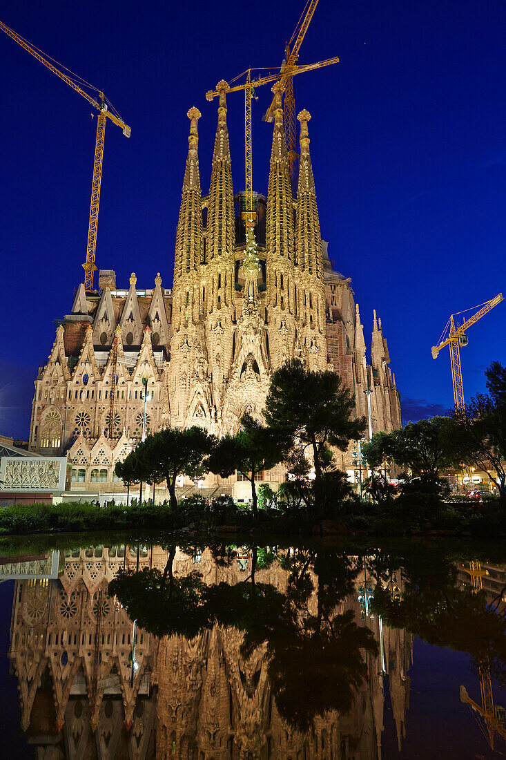 Basilika der Sagrada Familia von Antonio Gaudí, Plaça Gaudí, Barcelona, Katalonien, Spanien