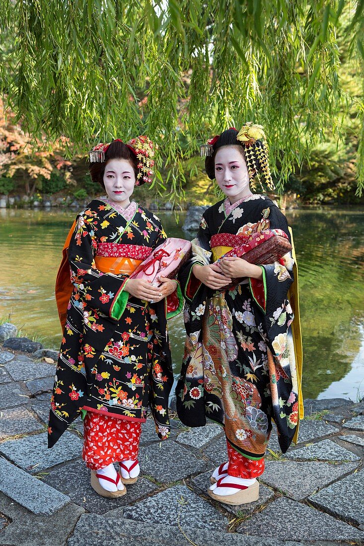 Japan, Kyoto City, Japanese geishas.