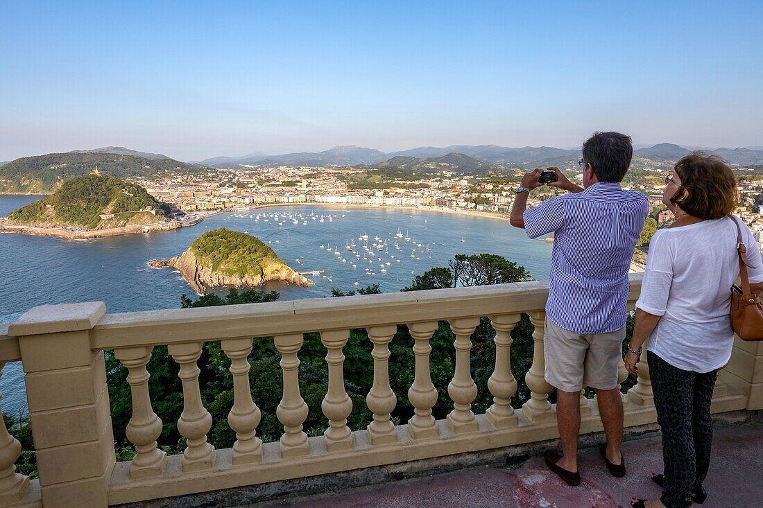 Bucht von La Concha. Monte Igeldo. Donostia. San Sebastian. Gipuzkoa. Baskenland. Spanien.