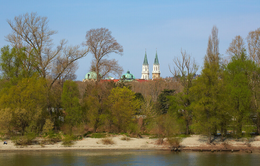 Donauufer mit Klosterneuburg , Bundesland Niederösterreich , Österreich , Europa