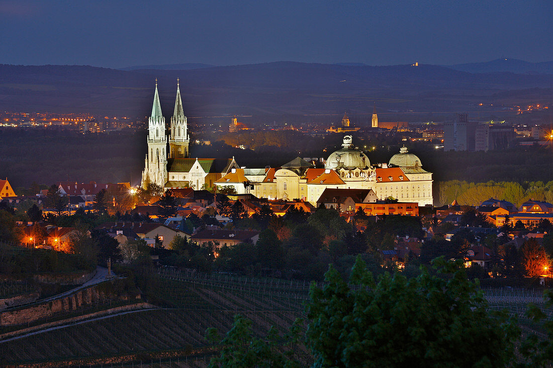 Klosterneuburg with collegiate church , Stift Klosterneuburg , River Danube , Niederösterreich , Lower Austria , Austria , Europe