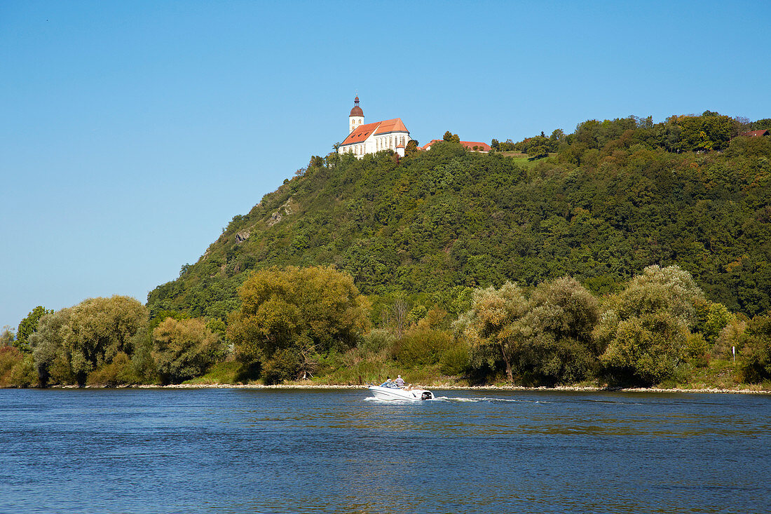 Pfarr- und Wallfahrtskirche auf dem Bogenberg über der Donau , Bayern , Deutschland , Europa