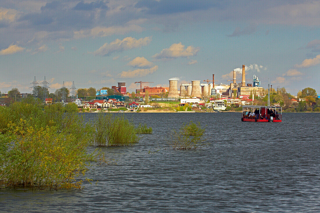 Aluminiumhütte in Tulcea , Donaudelta , Tulcea-Arm der Donau , Rumänien , Europa