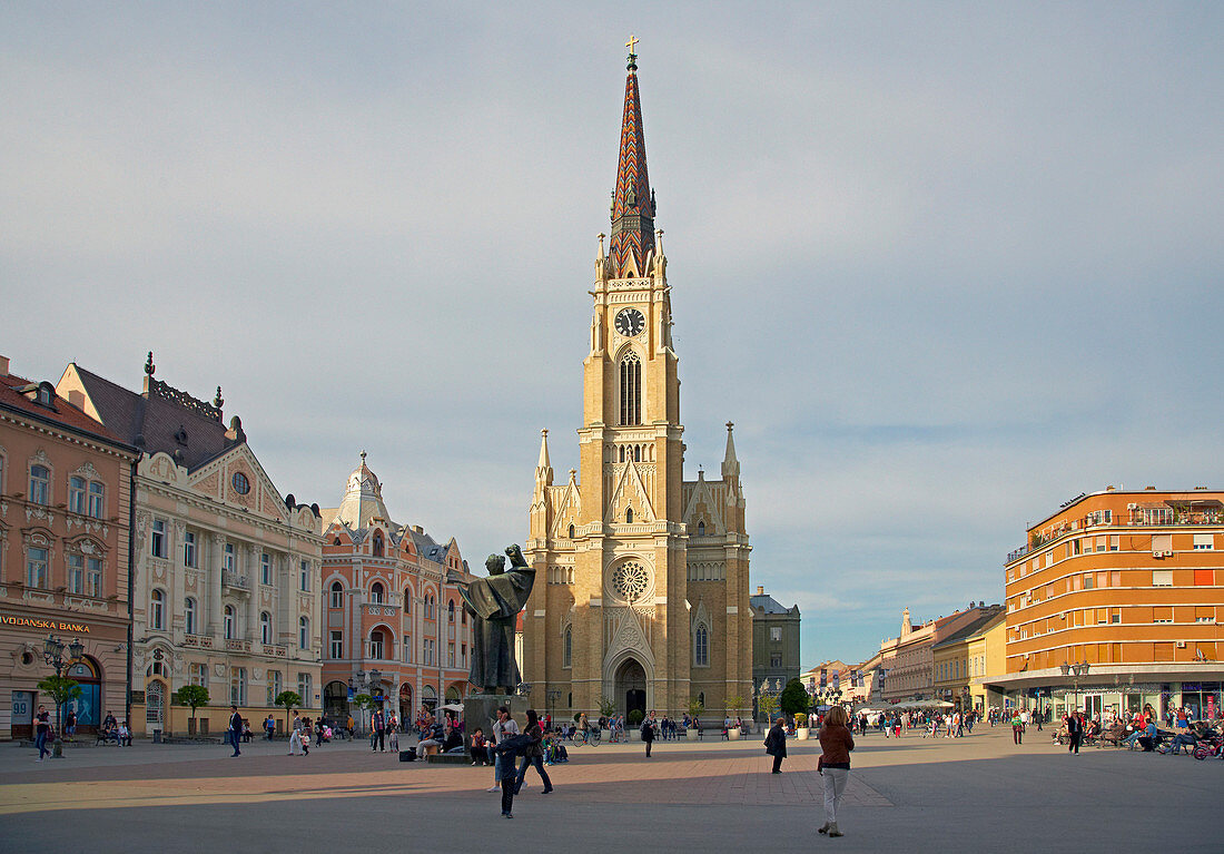 Novi Sad ,  Slobode Platz (Trg Slobode) mit Marienkirche , Donau , Serbien , Europa