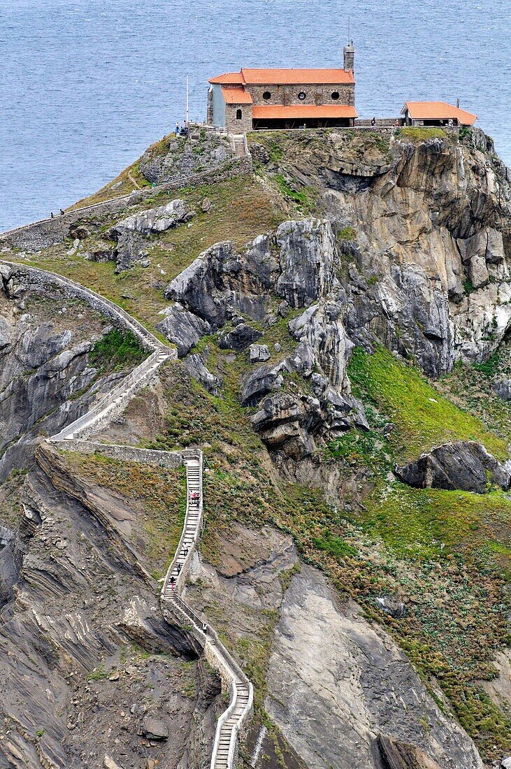 Gaztelugatxe, islet on the coast of … – Bild kaufen – 71095916 lookphotos