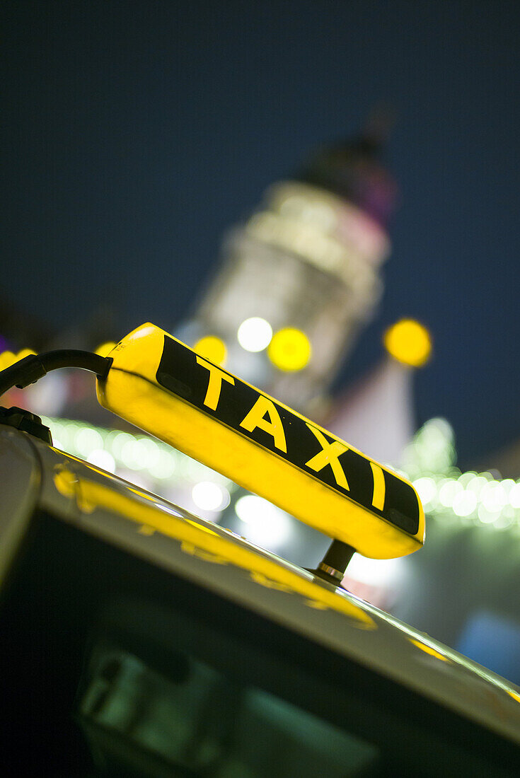 Germany, Berlin, Mitte, Gendarmenmarkt, Christmas market, taxi with Deutscher Dom, dusk.