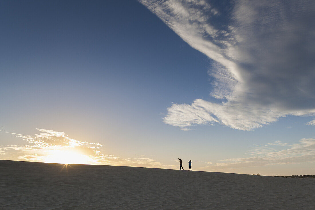 USA, North Carolina, Outer Banks National Seashore, Nags Head, Jockey´s Ridge State Park, dunes, sunset.