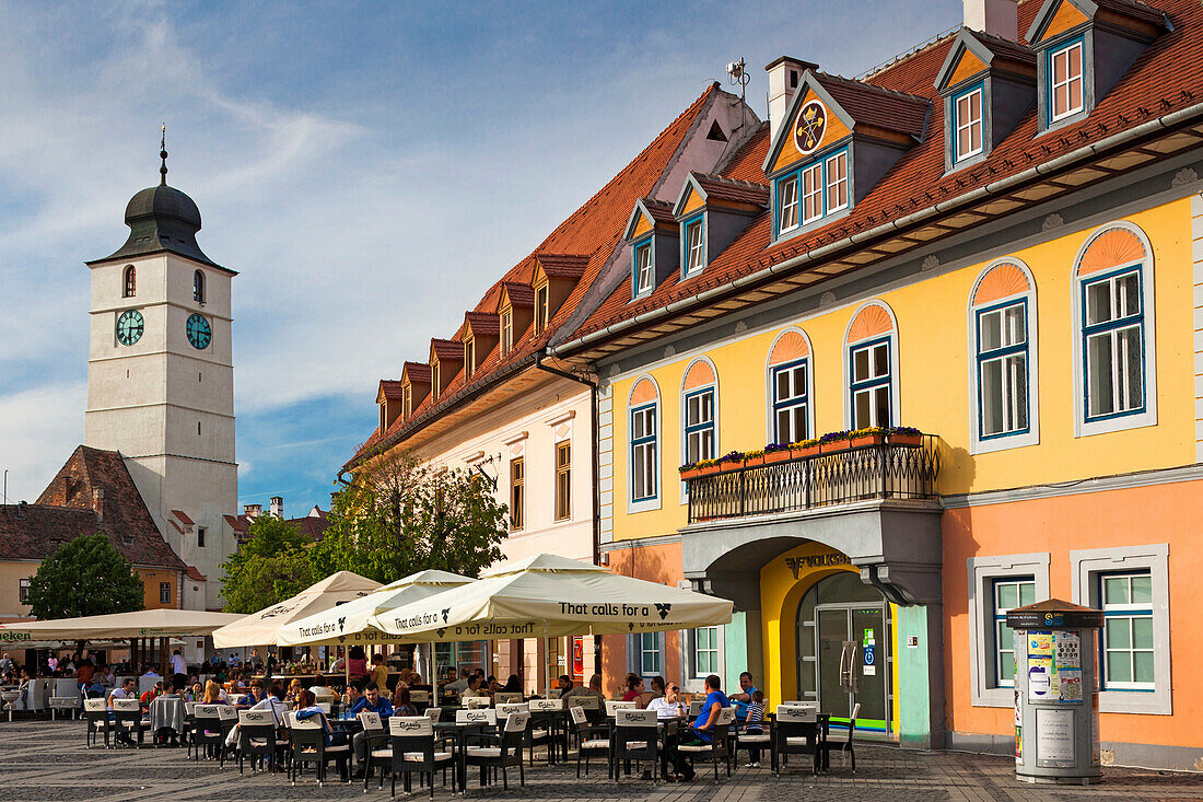Romania, Transylvania, Sibiu, Piata Mare Square, outdoor cafe.