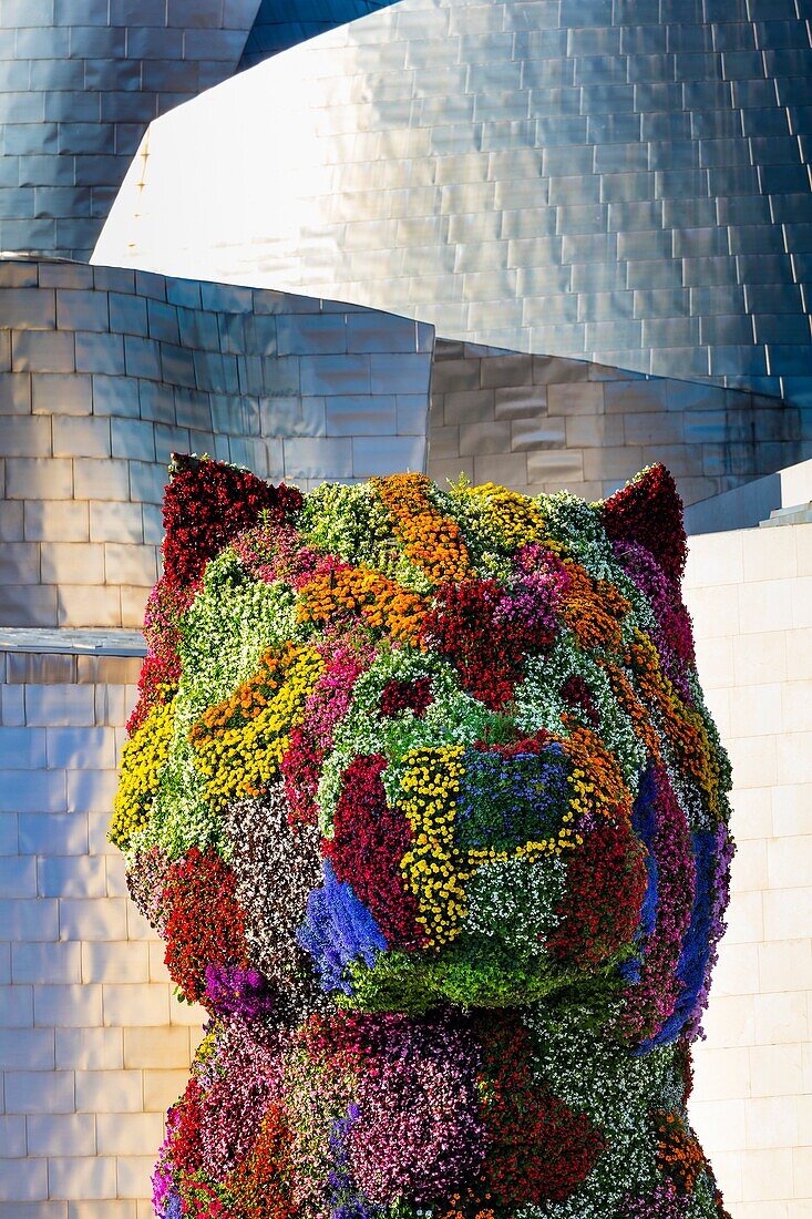 Puppy, by Jeff Koons. Guggenheim Museum, Bilbao, Bizkaia, Basque Country, Spain, Europe.