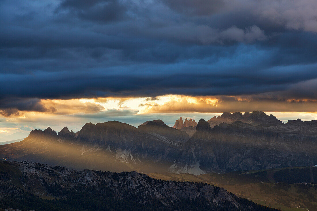 Odle Group, Dolomites, South Tyrol, Italy.