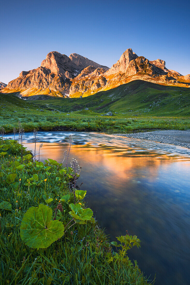 Italy, Piedmont, Cuneo District, Ellero Valley - sunrise at Marchisa plain