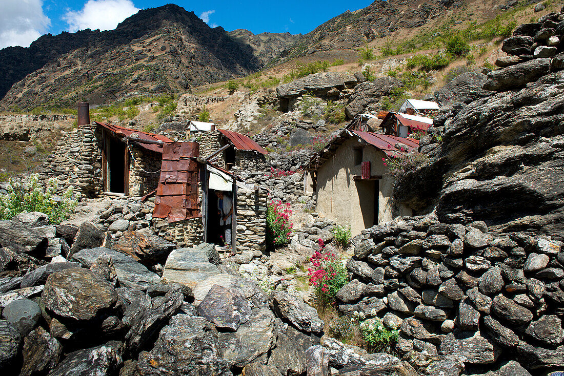 Old stone mining huts at the Goldfields Mining Cnetre in Gee's Flat, Central otago, Otago, South Island, New Zealand