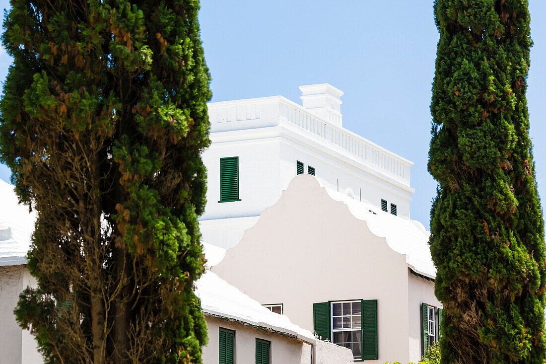 Typische weiße Hausfassade in der historischen Altstadt, St. George, Insel Bermuda, Großbritannien