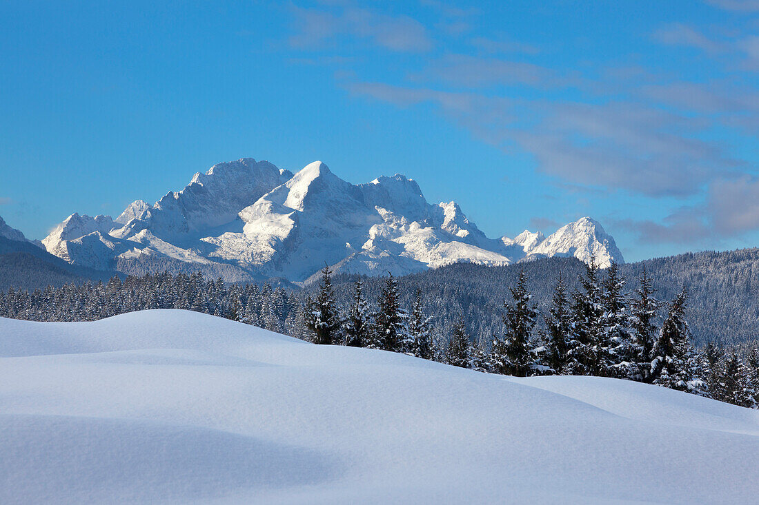 View from the Buckelwiesen near Kruen to Zugspitz range with Alpspitze, Zugspitze and Waxenstein, Bavaria, Germany