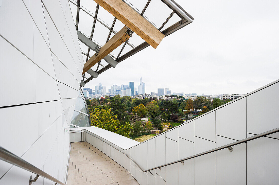 Louis Vuitton Foundation, private museum of modern art, architect