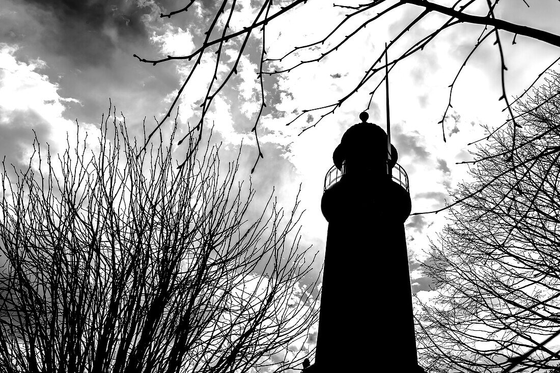 Der historische Leuchtturm (20m hoch) in Holtenau am Ausgang des Nord-Ostsee-Kanals, Kieler Förde, Kiel Holtenau, Schleswig Holstein, Deutschland