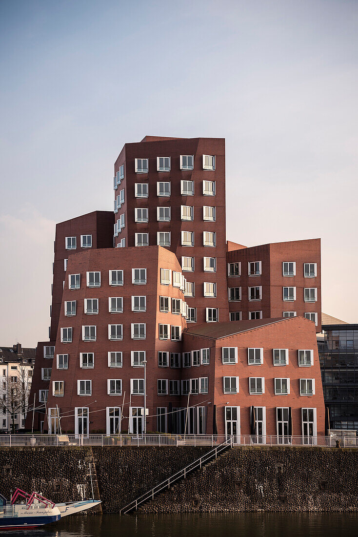 Neuer Zollhof im Medienhafen, Frank Gehry Bauten, Düsseldorf, Nordrhein-Westfalen, Deutschland