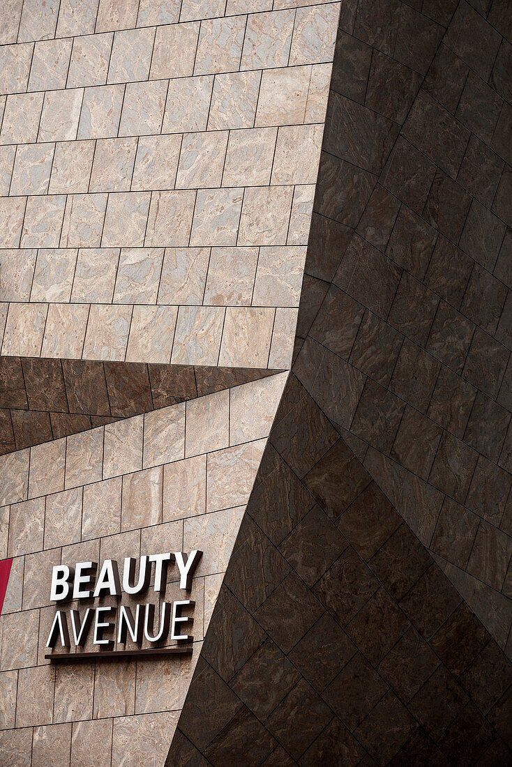 Detail der Fassade des Einkaufszentrums Beauty Avenue, Hongkong, China, Asien
