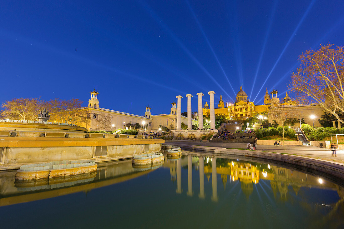 Plaça de Carles Buïgas, Ionische Säulen, Museu Nacional d'Art de Catalunya, Barcelona, Katalonien, Spanien