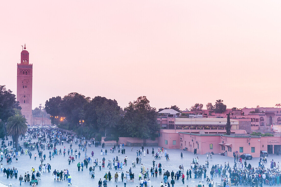 Place Jemaa El Fna (Djemaa El Fna), Marrakesh (Marrakech), Morocco, North Africa, Africa.