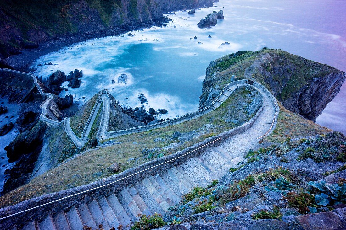 Gaztelugatxe, Sancti Johannis de Castiello (San Juan del Castillo), 11. Jahrhundert, Vizcaya, Baskenland, Spanien