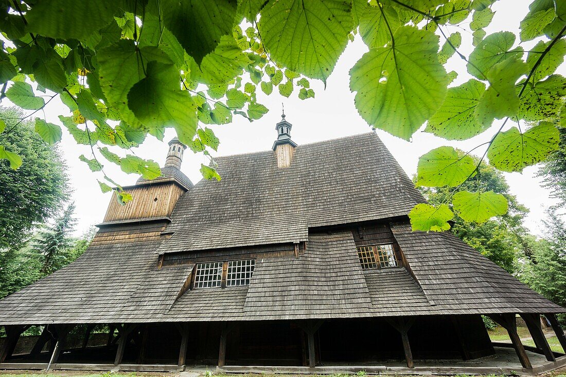 iglesia de San Felipe y Jacob, construida en 1516 , SÄ. kowa, voivodato de la Pequeña Polonia, Cárpatos, Polonia, europe.