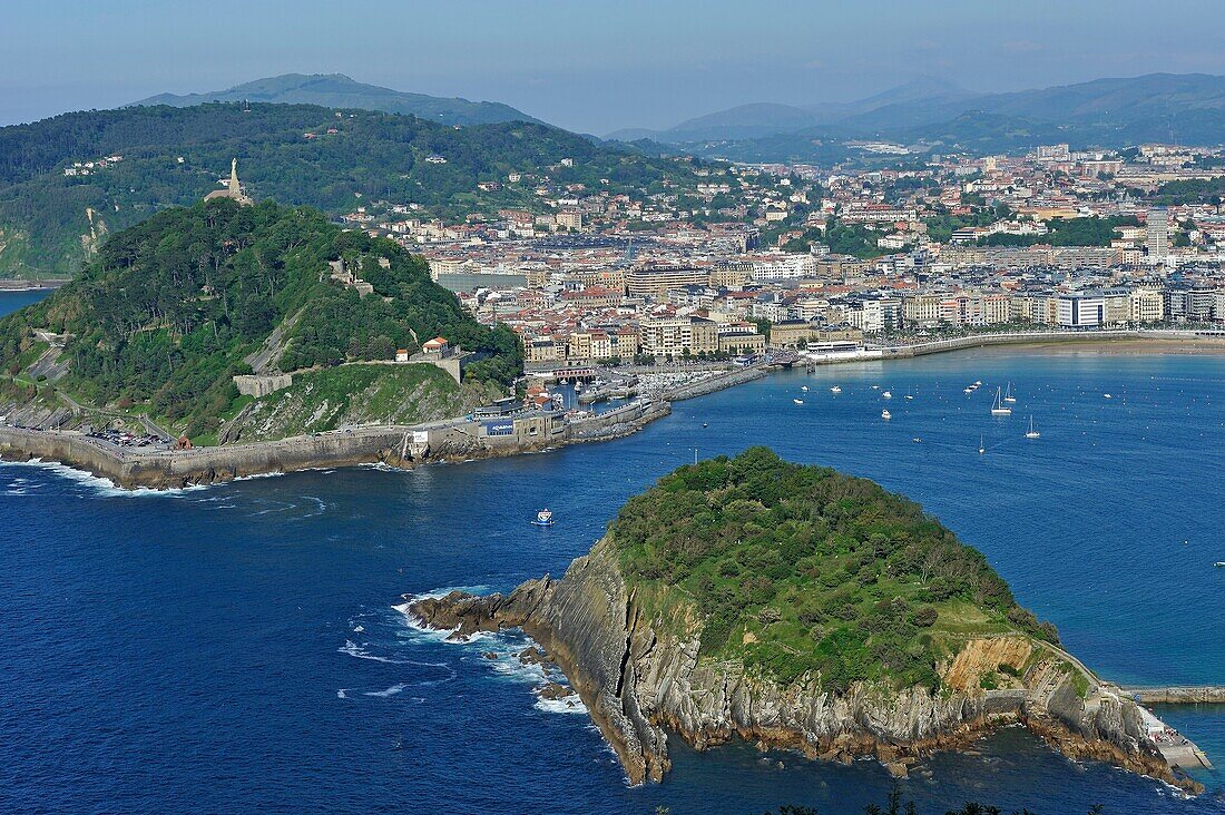 Bucht von La Concha vom Monte Igeldo aus gesehen, San Sebastian, Golf von Biskaya, Provinz Gipuzkoa, Baskenland, Spanien, Europa.