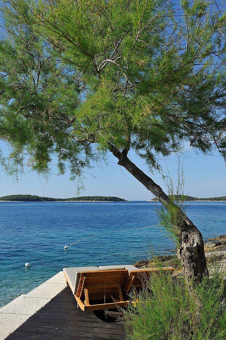 Küste bei der Stadt Hvar, Insel Hvar, Kroatien, Südosteuropa.