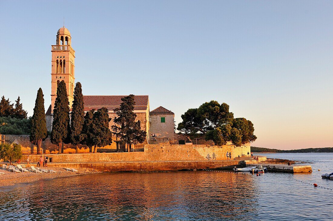 Franziskanerkloster und Kirche Unserer Lieben Frau von der Gnade, Stadt Hvar, Insel Hvar, Kroatien, Südosteuropa.