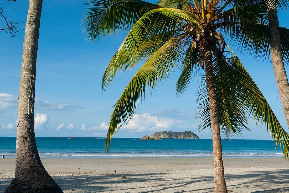 Costa Rica. Pacific coast, Manuel Antonio, Playa Espadilla beach, back islas Gemelas