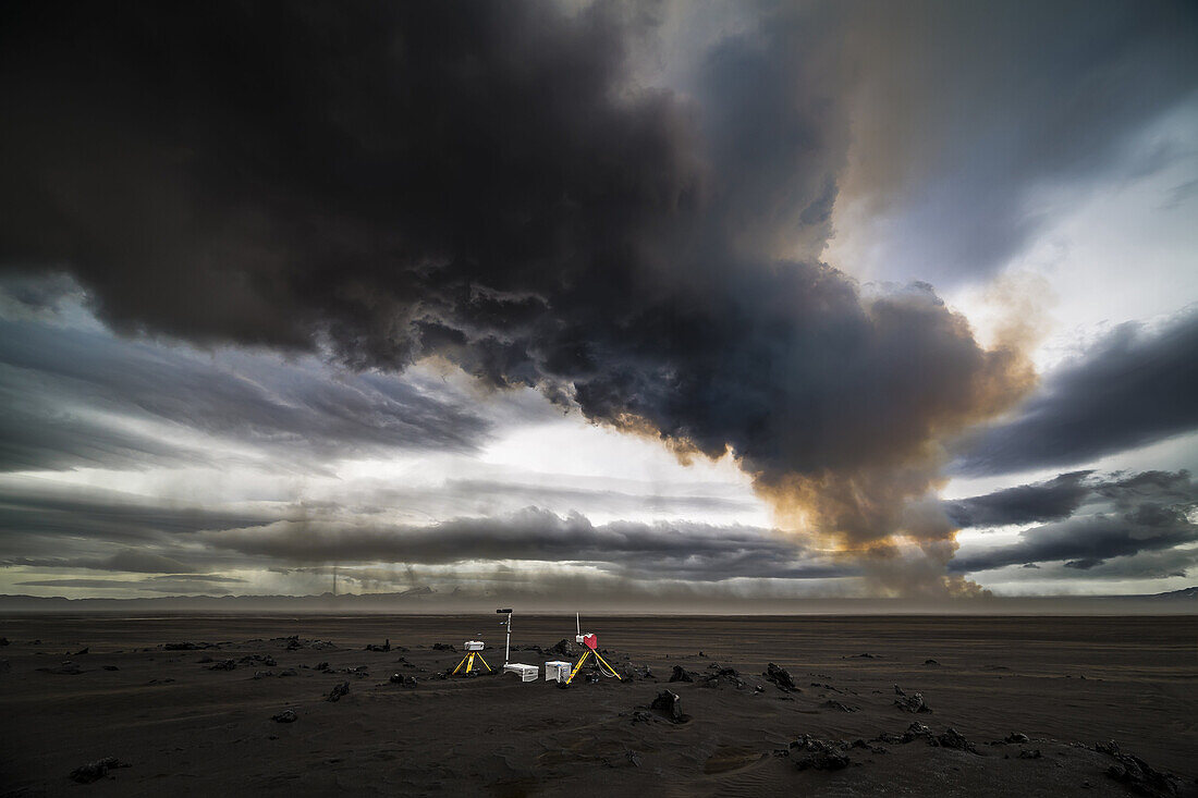 Scientific equipment-Volcanic Plumes with toxic gases, Holuhraun Fissure Eruption, Iceland.