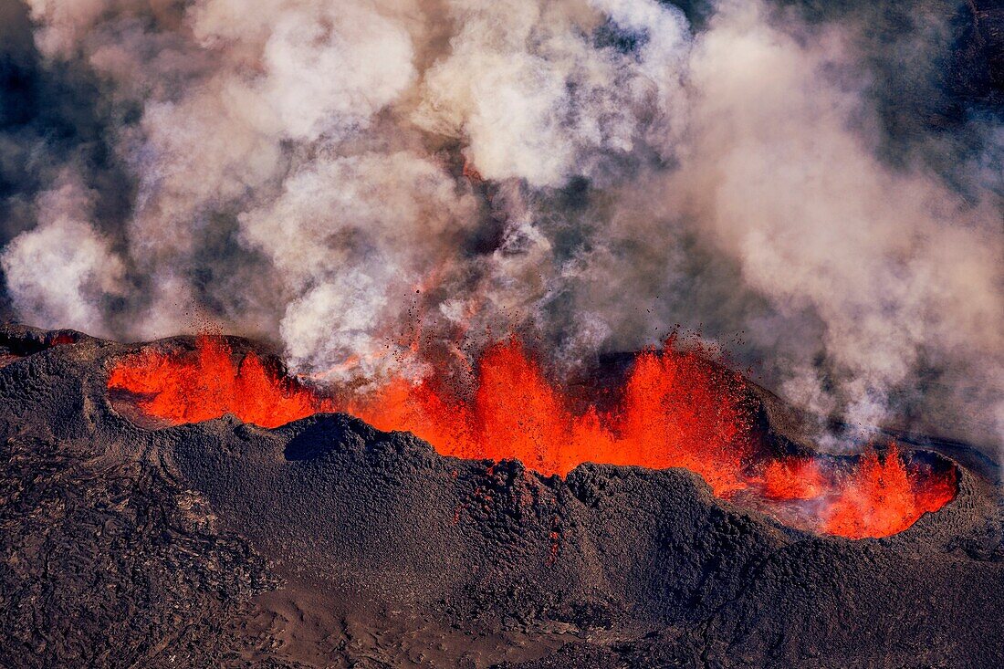 Volcano eruption at the Holuhraun Fissure near the Bardarbunga Volcano, Iceland. August 29, 2014, a fissure eruption started in Holuhraun at the northern end of a magma intrusion which had moved progressively north, from the Bardarbunga volcano. Picture d