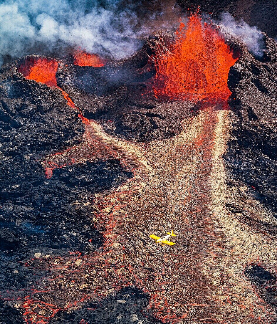 Plane flying over the eruption site at Holuhraun. August 29, 2014 a fissure eruption started in Holuhraun at the northern end of a magma intrusion, which had moved progressively north, from the Bardarbunga volcano. Bardarbunga is a stratovolcano located u