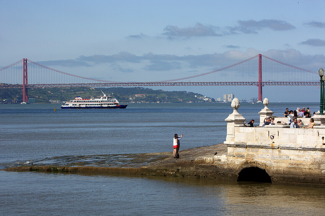 Cais das Colunas, River Tagus, Ponte 25 de Abril, Lisbon