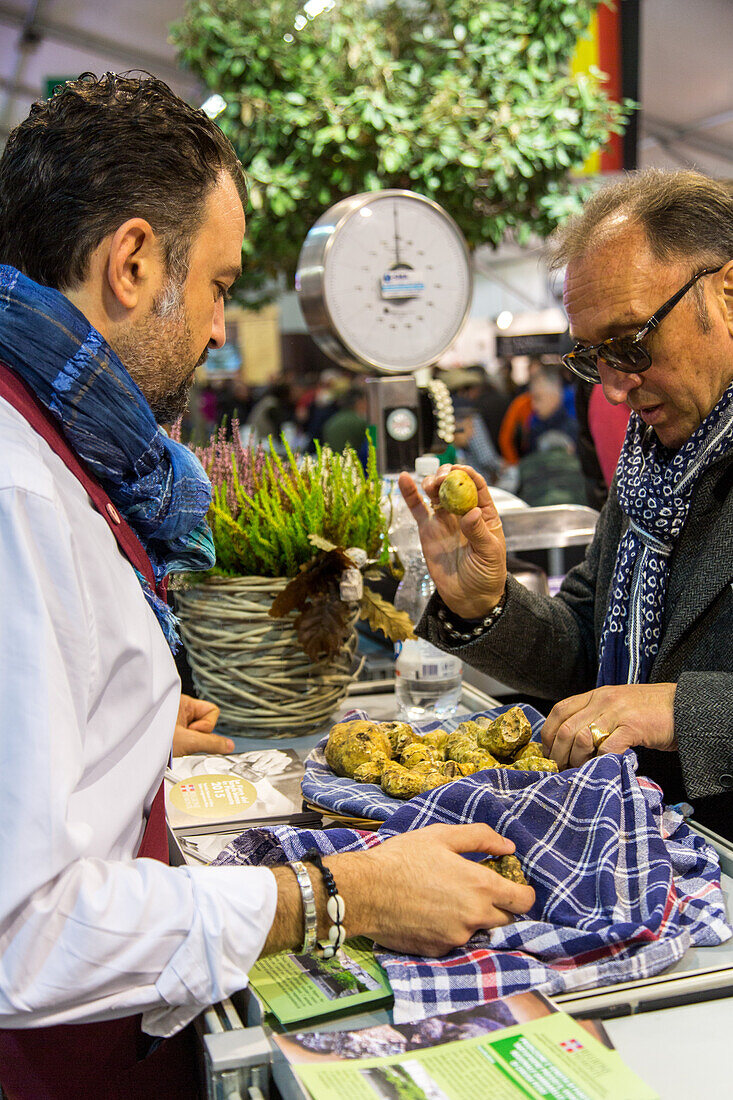 weighing white truffles at the Alba Truffle Fair, Market, scales, Alba, Piedmont, gourmet, luxury, Cuneo, Italy