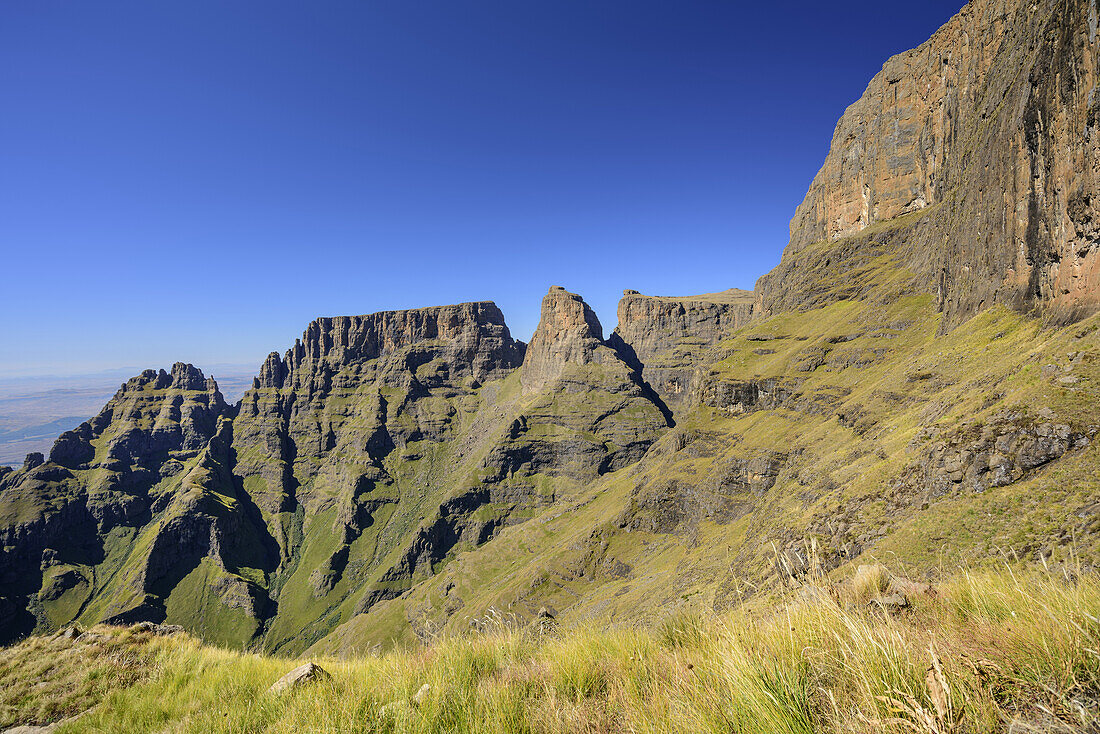 Sterkhorn, Cathkin Peak, Monks Cowl and Champagne Castle, from Grays Pass, Monks Cowl, Mdedelelo Wilderness Area, Drakensberg, uKhahlamba-Drakensberg Park, UNESCO World Heritage Site Maloti-Drakensberg-Park, KwaZulu-Natal, South Africa