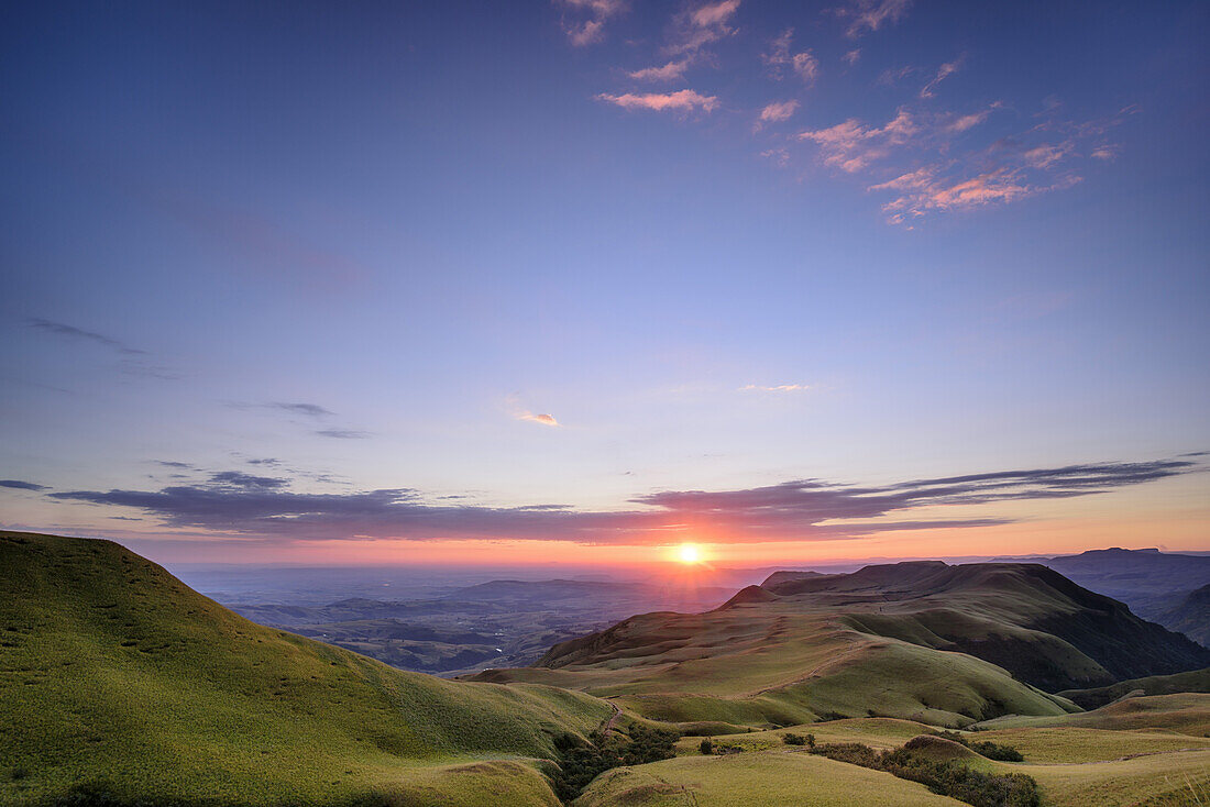 Sunrise from Sterkhorn, Sterkhorn, Monks Cowl, Mdedelelo Wilderness Area, Drakensberg, uKhahlamba-Drakensberg Park, UNESCO World Heritage Site Maloti-Drakensberg-Park, KwaZulu-Natal, South Africa