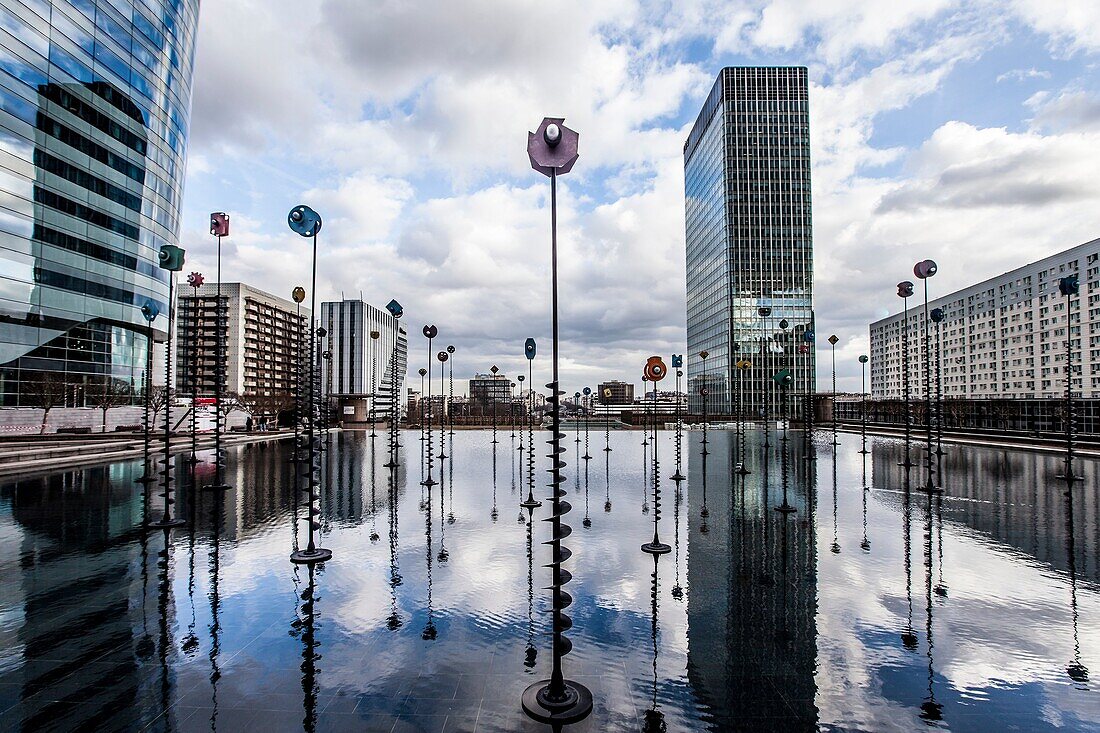 Agam-Brunnen in La Défense, Paris, Frankreich.