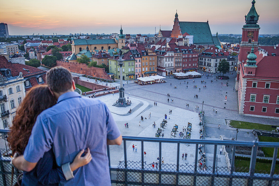 Couple, Plac Zamkowy square, The Royal Castle and Zygmunt column, View from Widokowy platform, Warsaw, Poland.