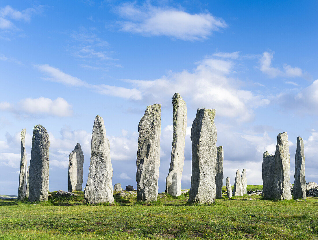 Standing Stones of Callanish (Callanish 1) on the Isle of Lewis in the Outer Hebrides. The megalithic monument is cross shaped with a central ring of stones and was buildt between 2900 and 2600 BC. It is probably oriented towards the moon not the sun. Eur