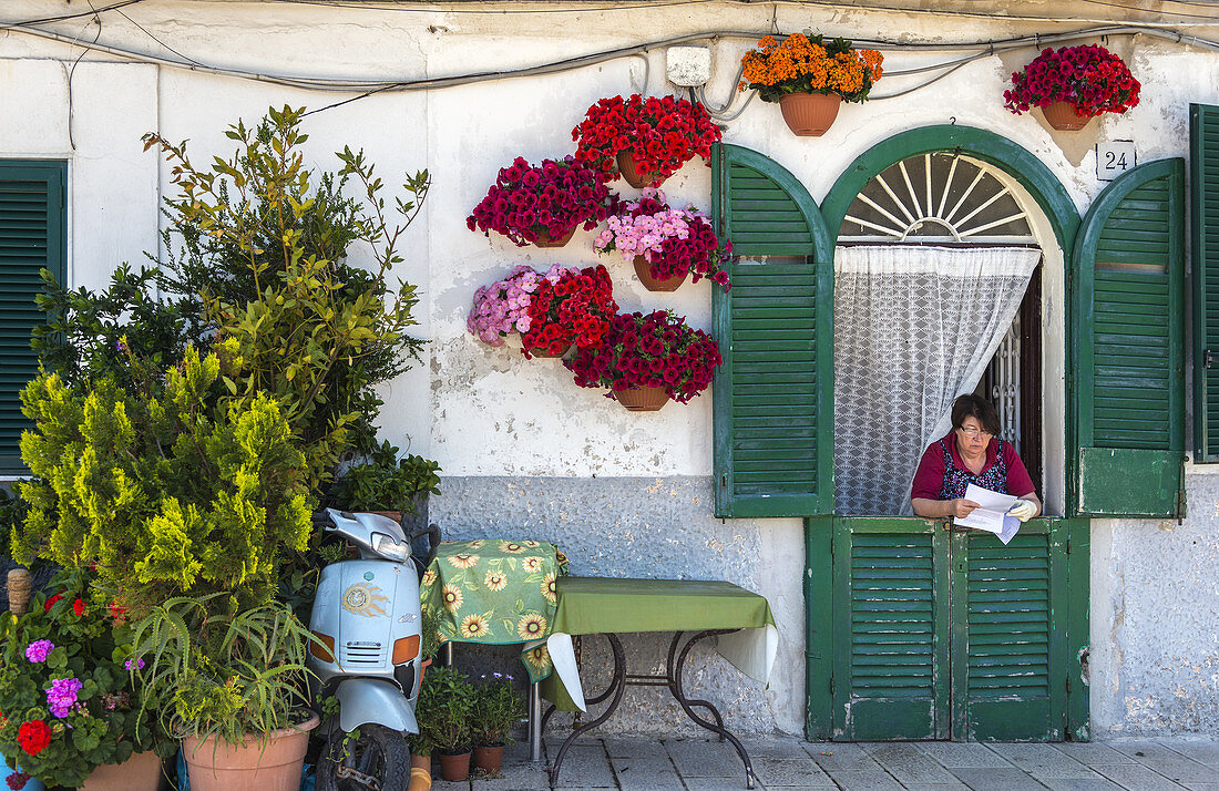 Flower baskets adorn the entrance to a house in Barivecchia, Bari old town, Puglia, Southern Italy.