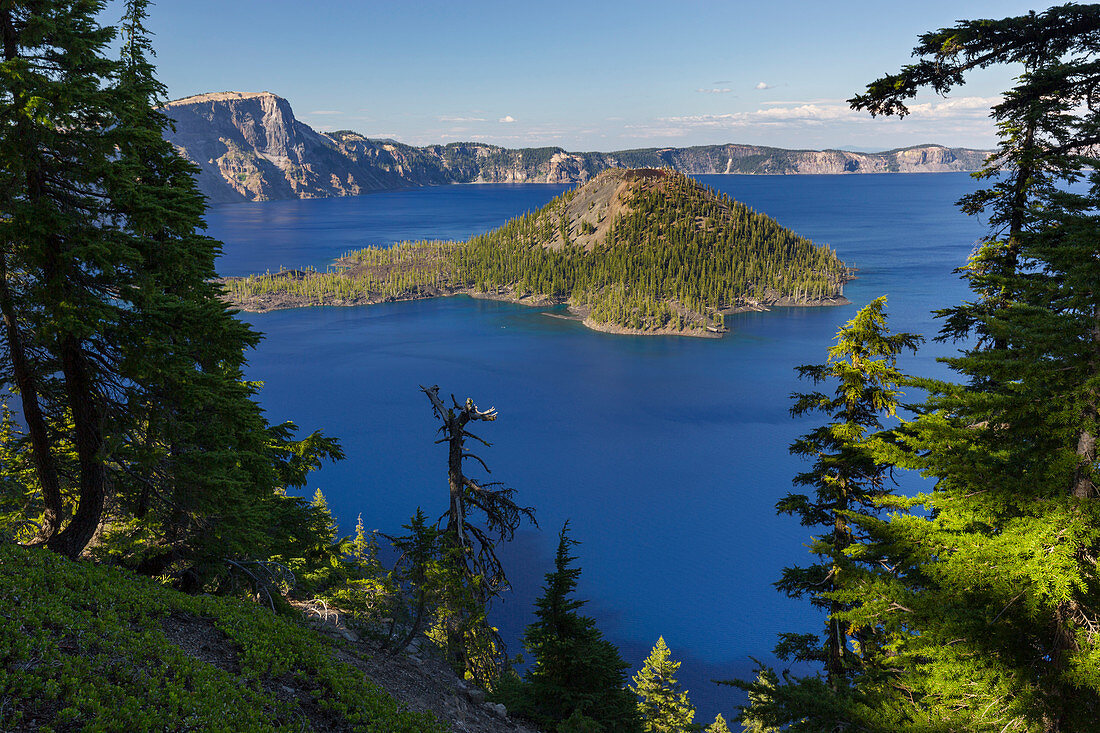 Wizard Island, Crater Lake National Park, Oregon, USA