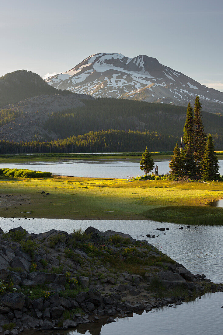 South Sister, Sparks Lake, Cascades, Oregon, USA