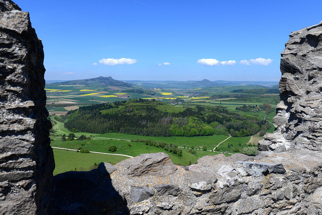 Blick von der Burgruine Hohentwiel über Singen, Baden Württemberg, Deutschland