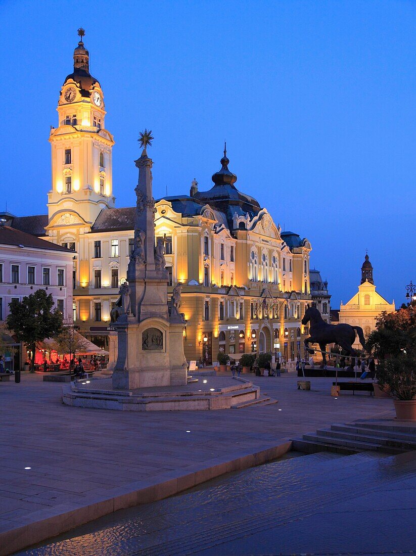 Hungary, Pécs, Széchenyi tér, City Hall.