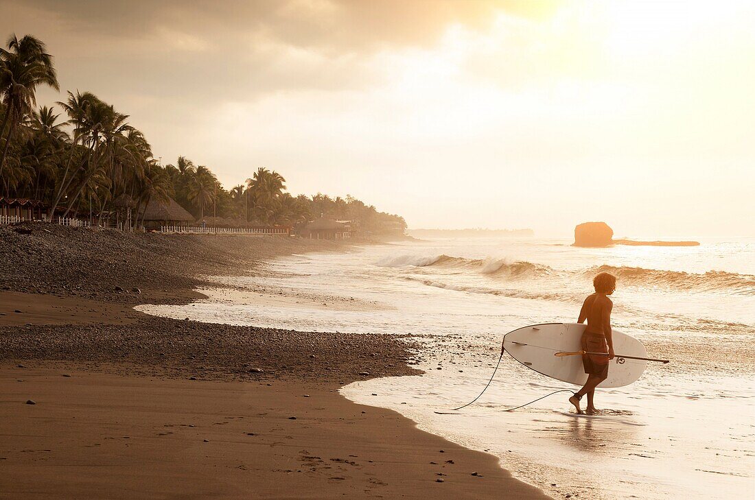 la libertad beaches surf. el salvador.