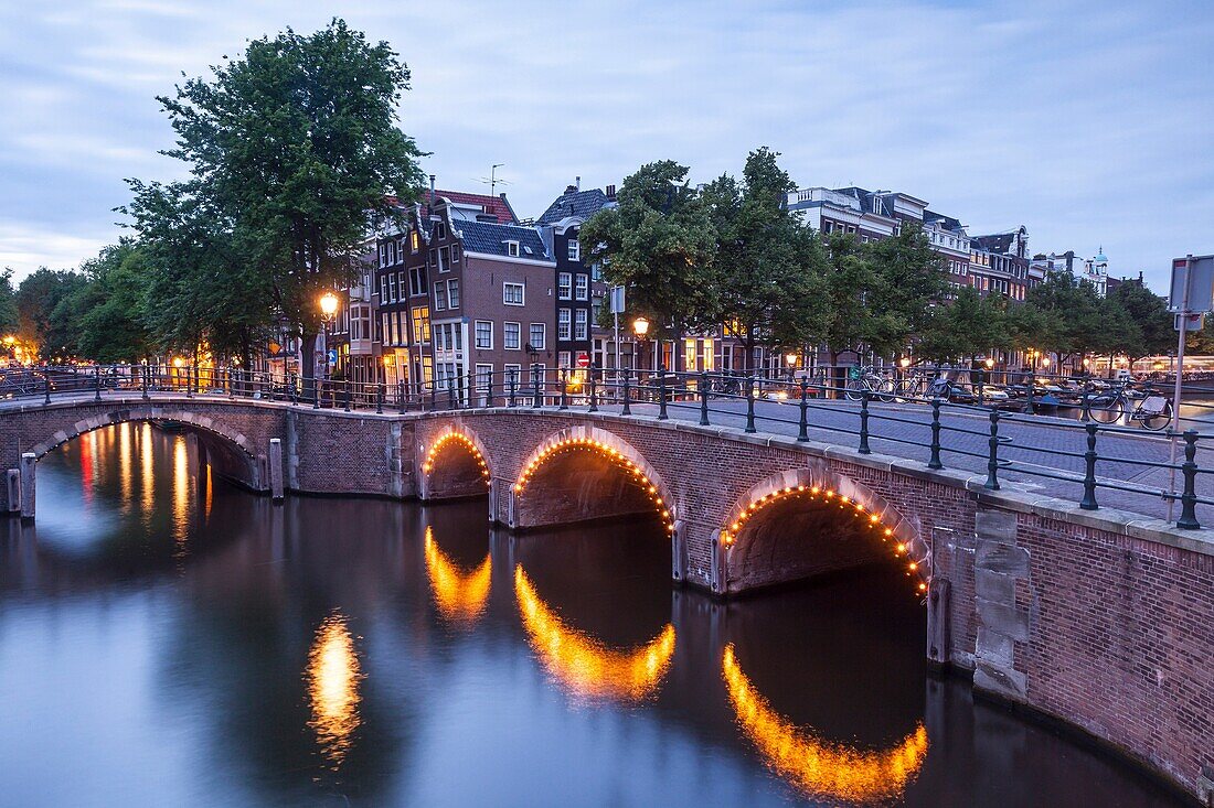 Reguliersgracht Canal at night. The historic centre of Amsterdam and its canals have been designqted a World Heritage Site by UNESCO.